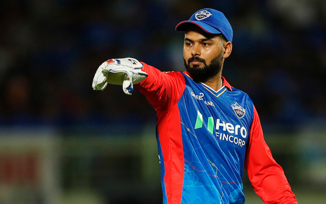 Pant in Delhi Capitals jersey